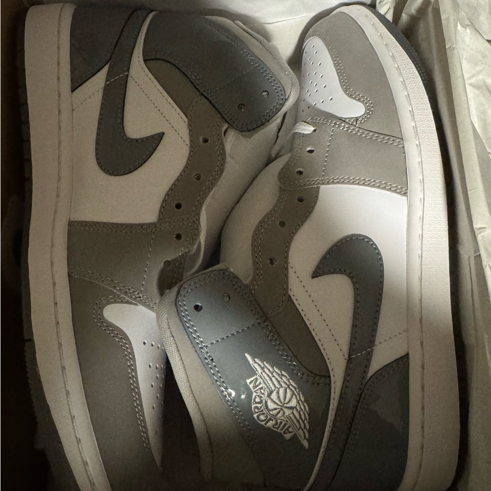 Nike Air Jordan Men's Sneakers in Gray and White. NIB